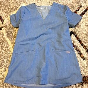Figs Casma 3 pocket scrub top (bottoms also available in shop).